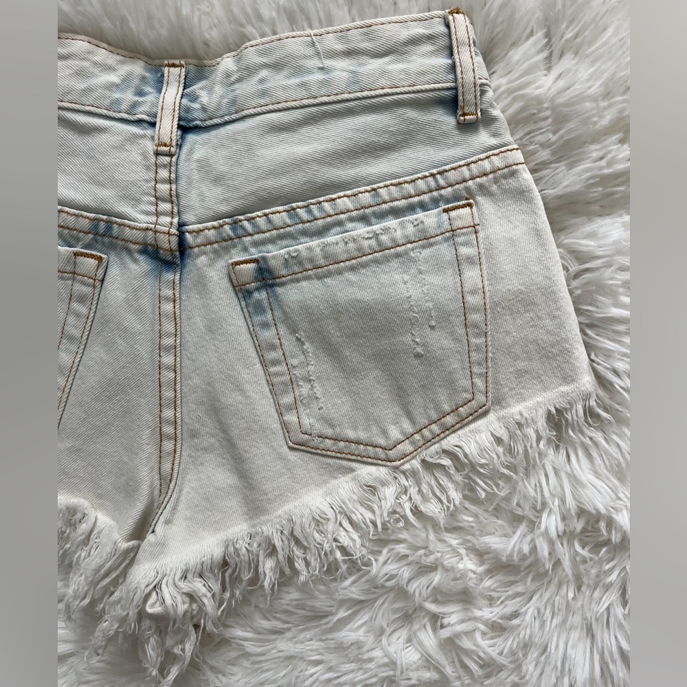 Forever 21 Light-Washed Ripped Jean Shorts Size XS - Picture 8 of 12